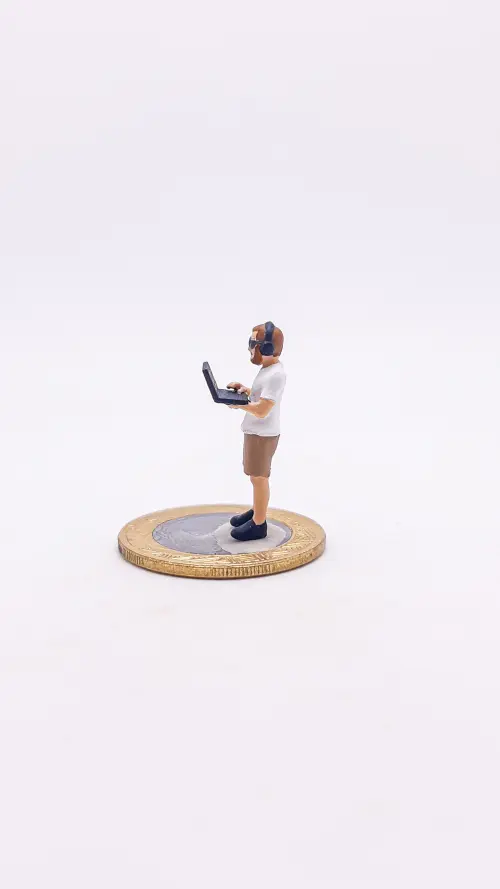 Homem com Computador Miniatura M1121A