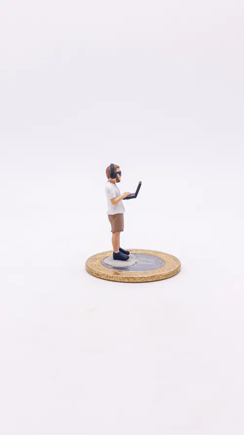 Homem com Computador Miniatura M1121A