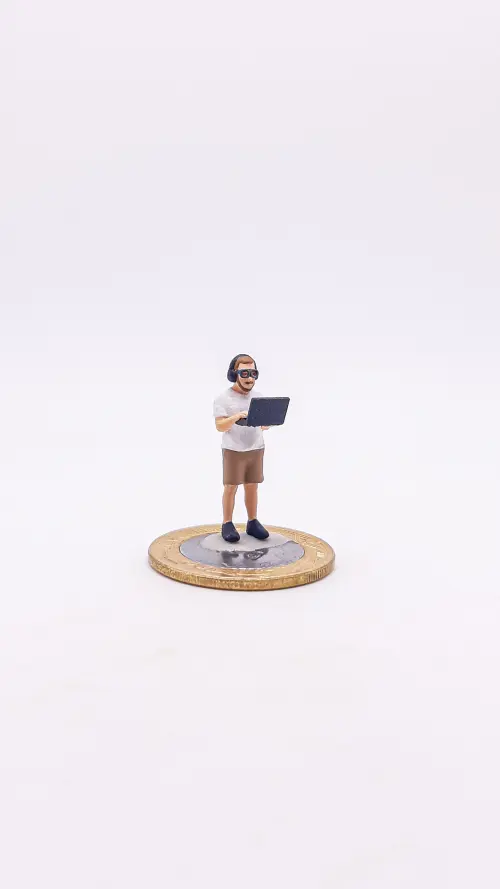 Homem com Computador Miniatura M1121A