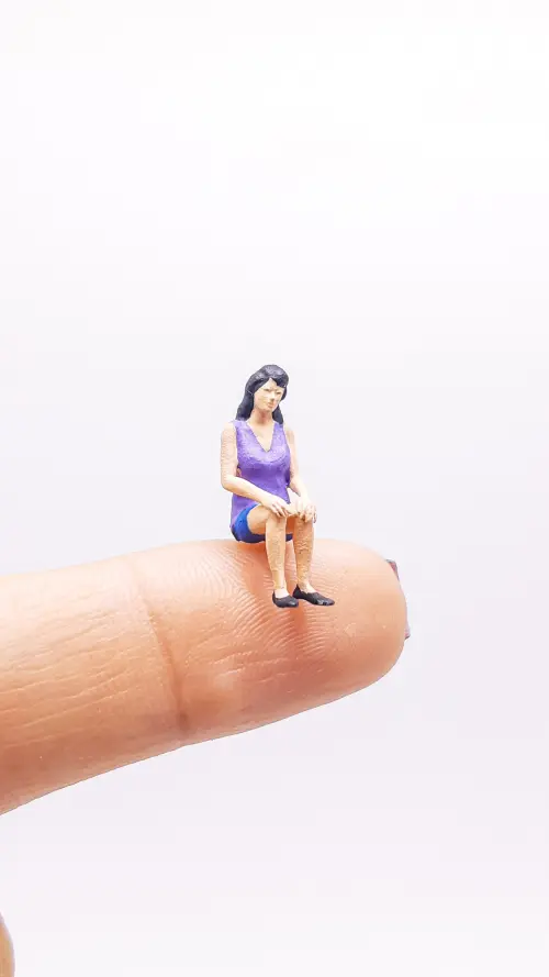 Mulher Sentada Miniatura M161