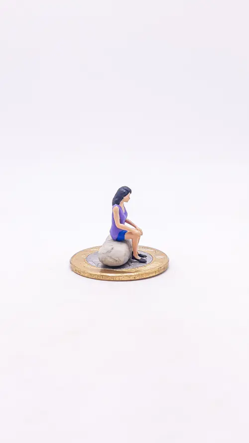 Mulher Sentada Miniatura M161