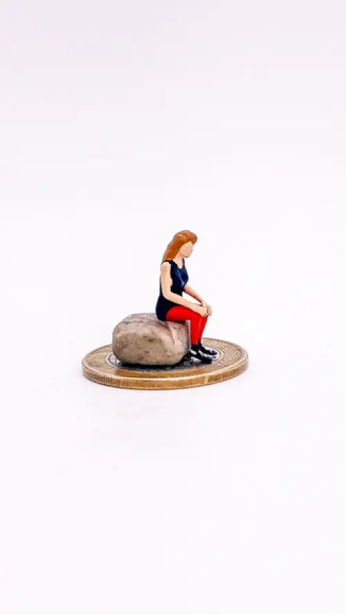 Mulher Sentada Miniatura M161A