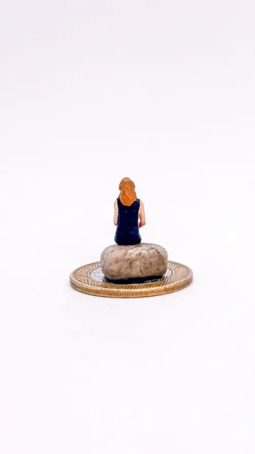 Mulher Sentada Miniatura M161A