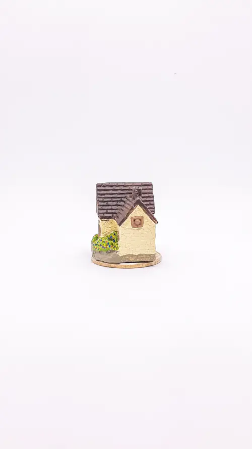Casinha com Jardim Miniatura M647C