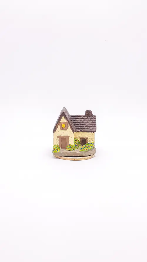 Casinha com Jardim Miniatura M647C