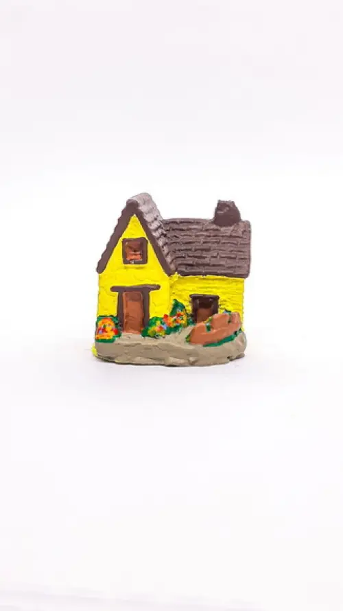 Casinha com Jardim Miniatura M647i