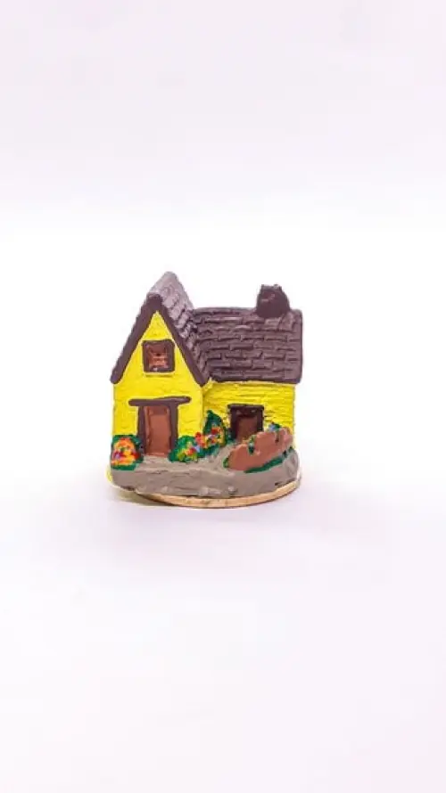 Casinha com Jardim Miniatura M647i