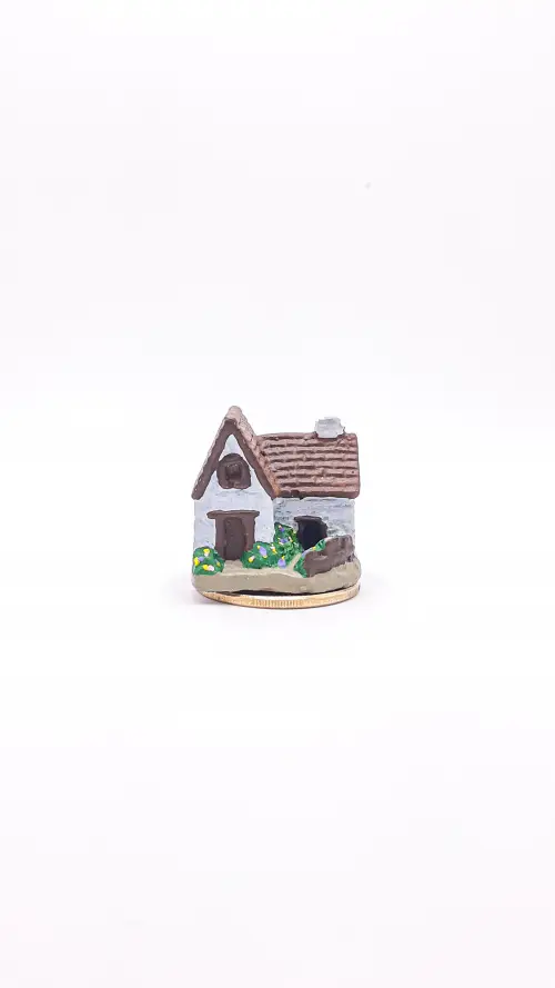 Casinha com Jardim Miniatura M647K