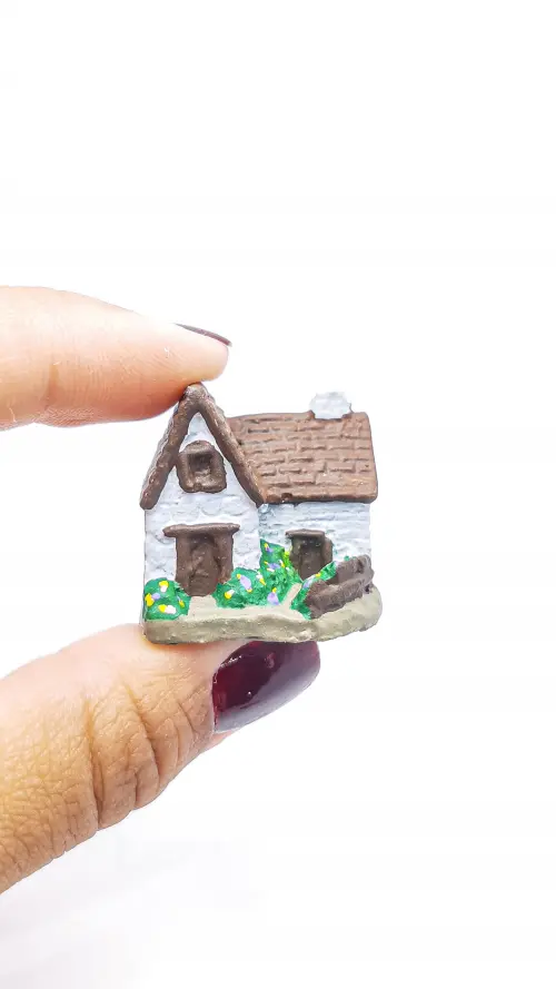 Casinha com Jardim Miniatura M647K