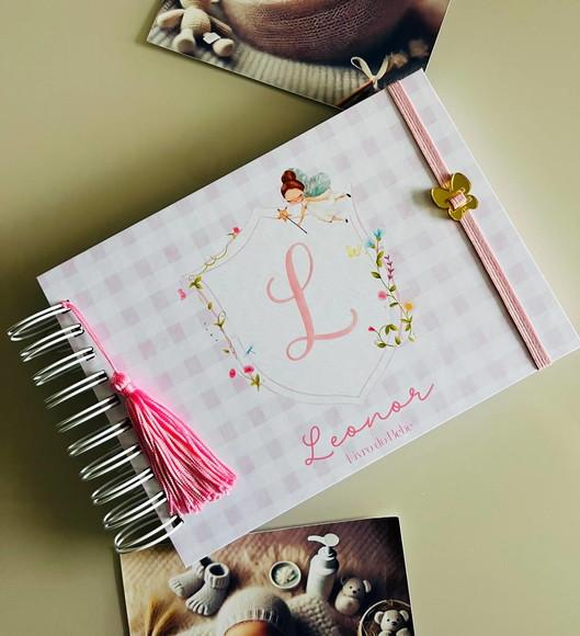 Livro do Bebê Monograma Floral