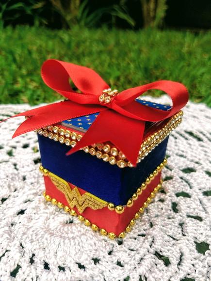Caixinha decorada Mulher Maravilha