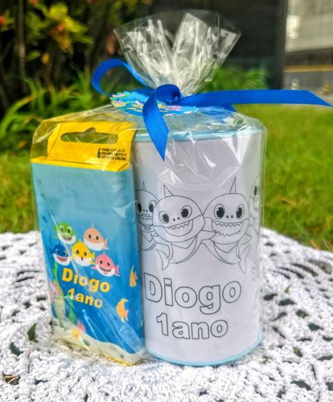 Cofrinho com giz de cera Baby Shark