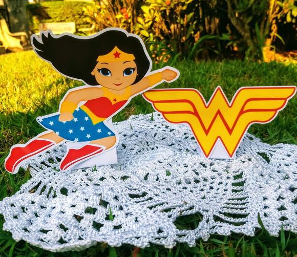 display de mesa mulher maravilha cut