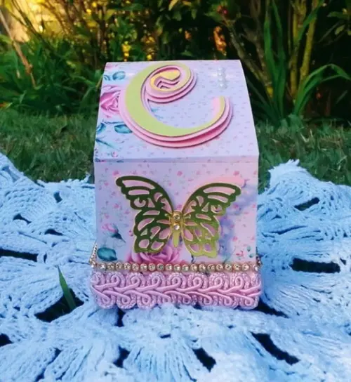 Caixa Cubo Personalizada Jardim das Borboletas