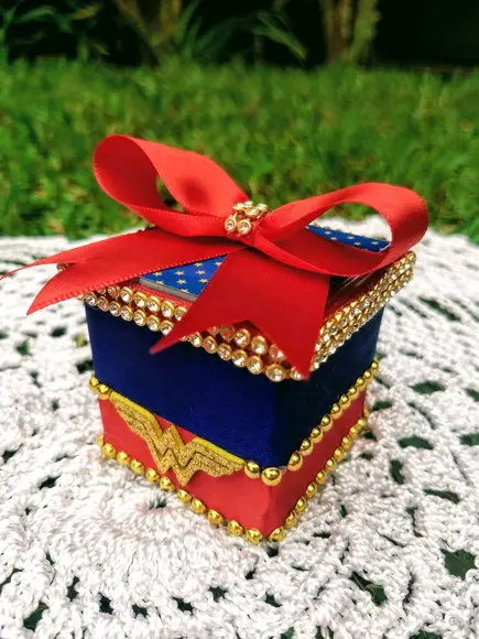 Caixinha decorada Mulher Maravilha
