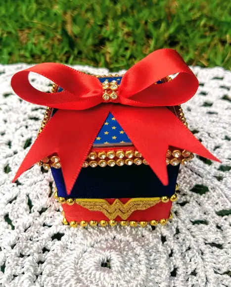 Caixinha decorada Mulher Maravilha