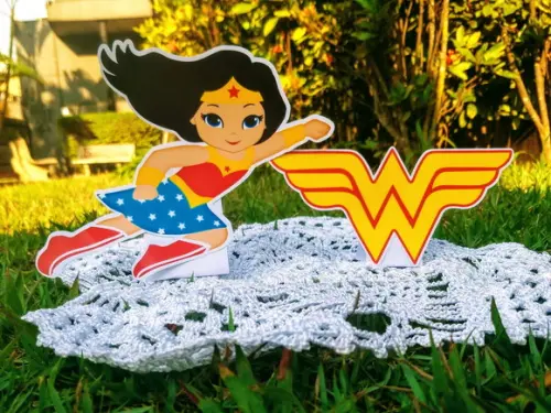 display de mesa mulher maravilha cut