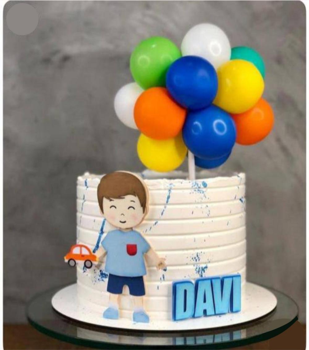 topo de bolo menino com carrinho