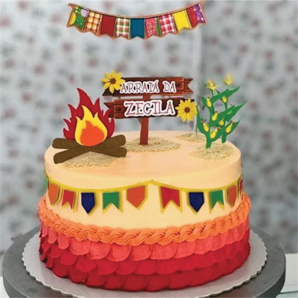topo de bolo festa junina bandeirolas