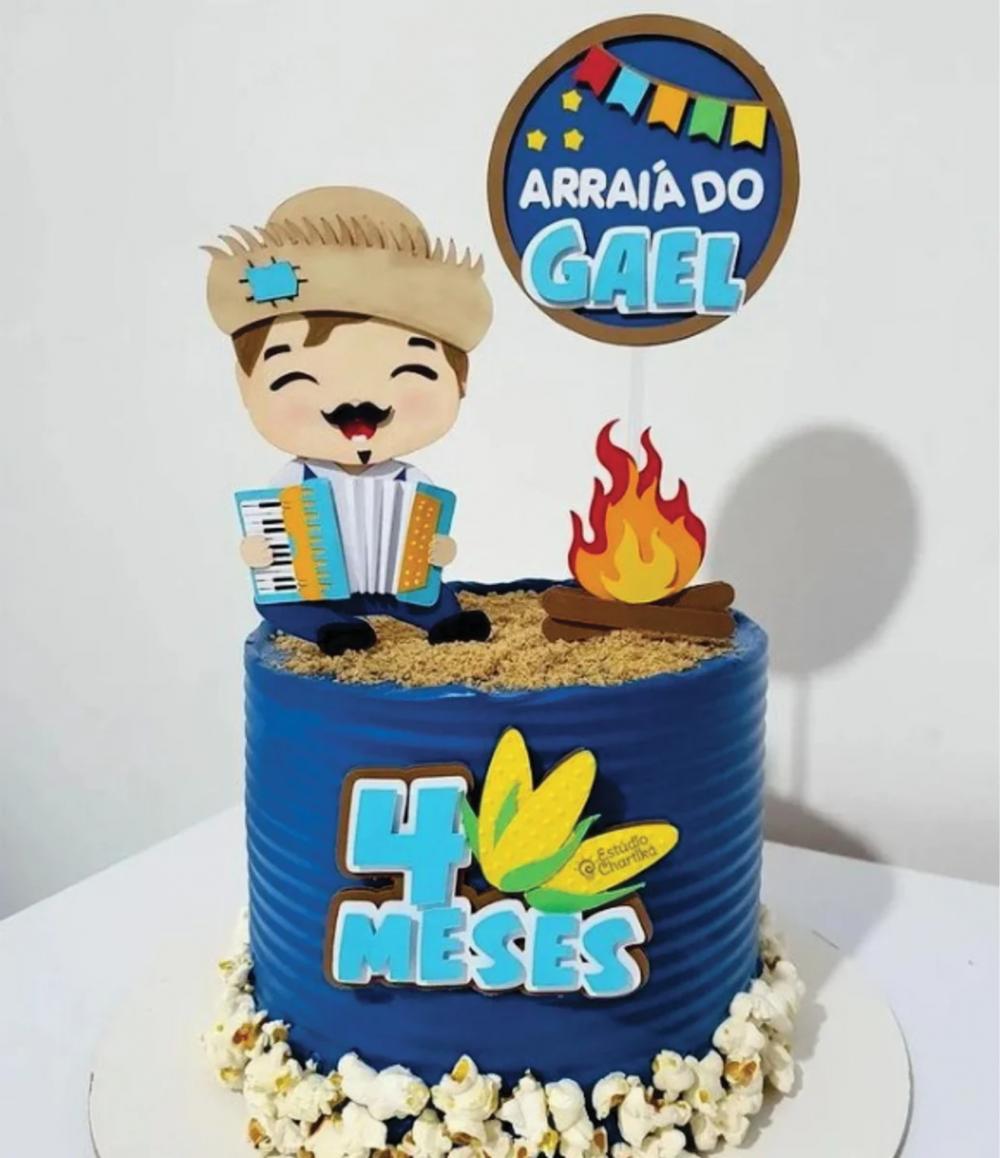 topo de bolo festa junina menino com sanfona