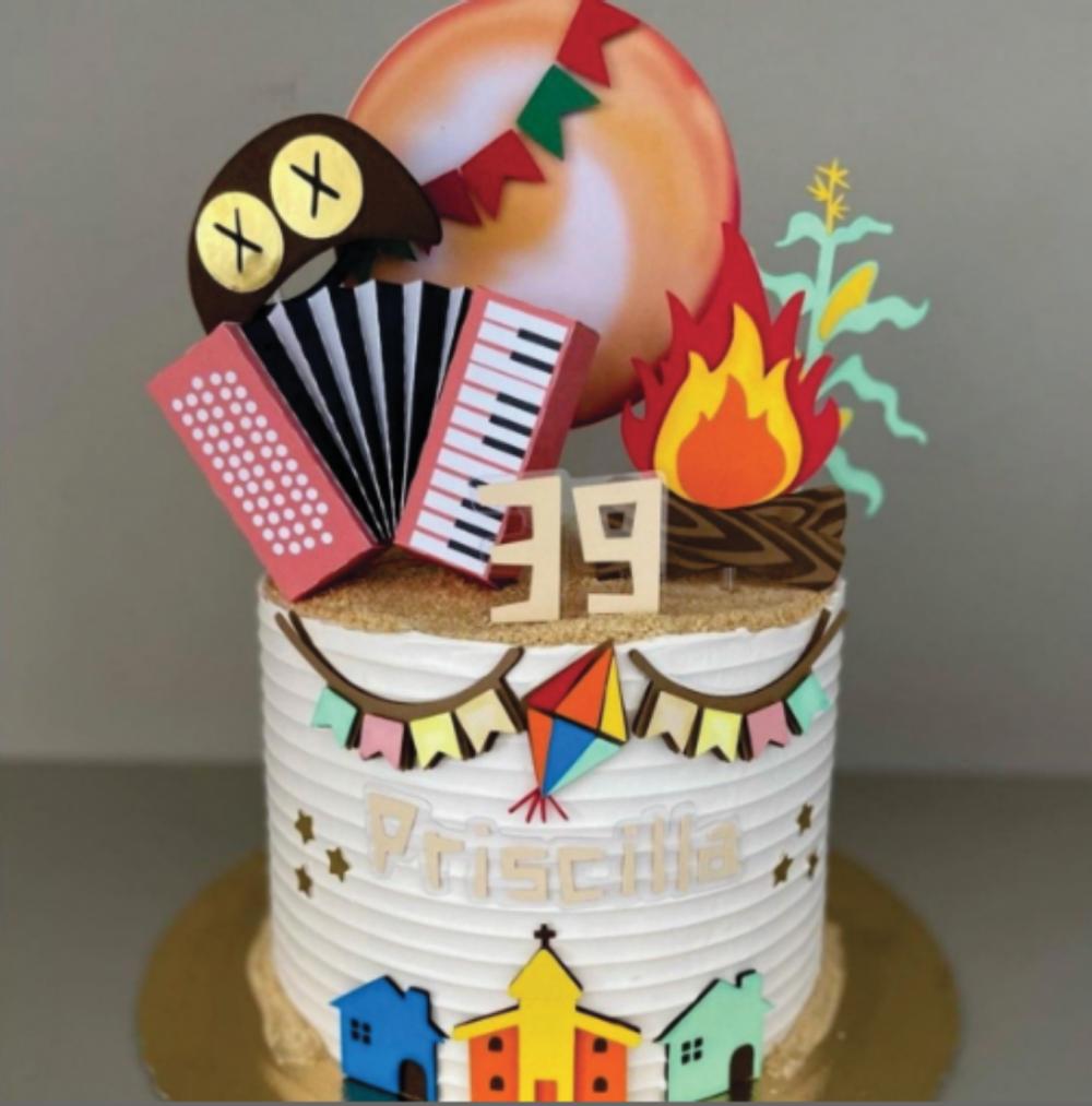 topo de bolo festa junina sanfona