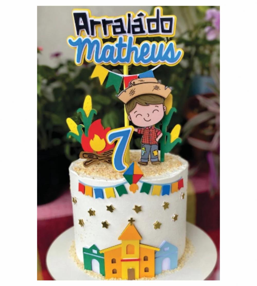 topo de bolo arraiá menino caipira