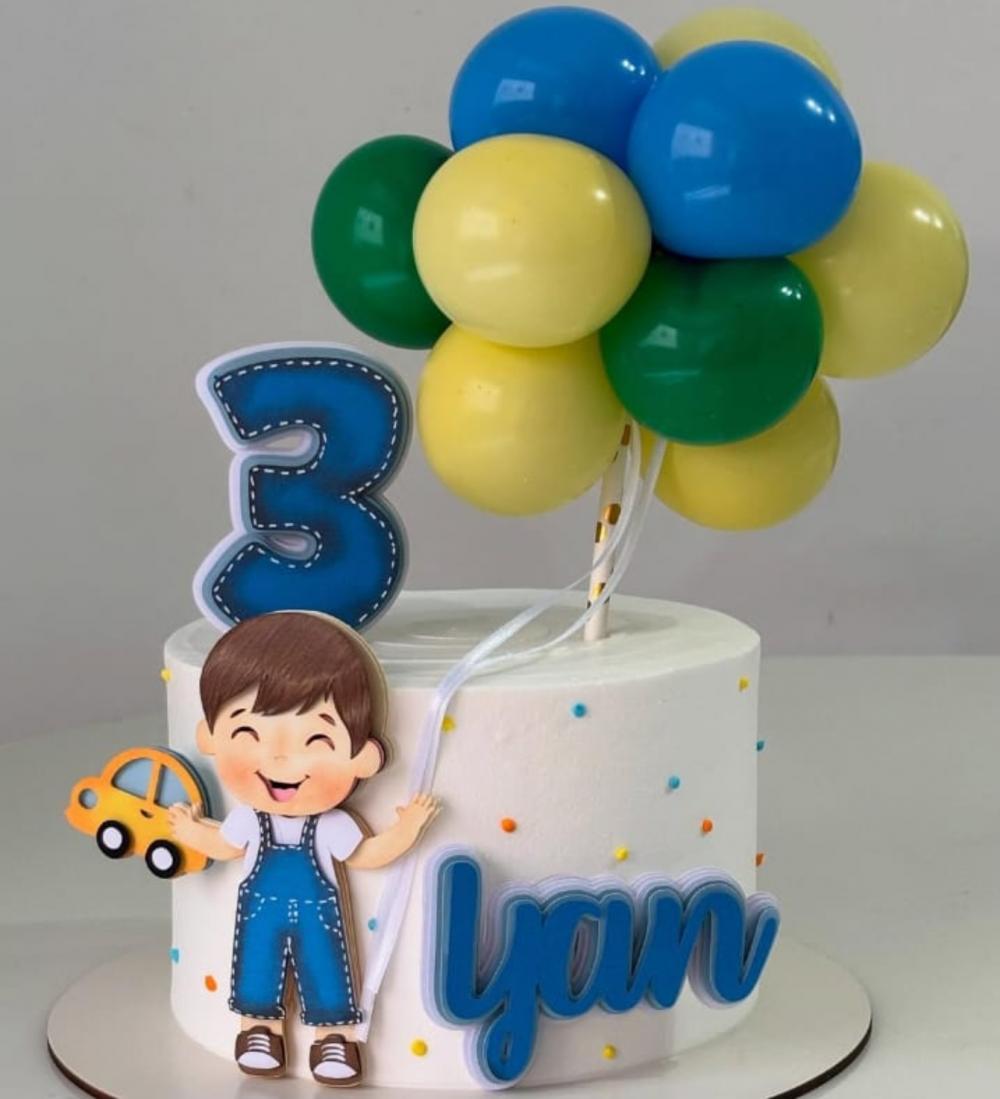 topo de bolo menino com carrinho