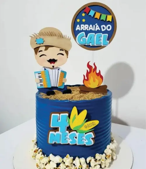 topo de bolo festa junina menino com sanfona