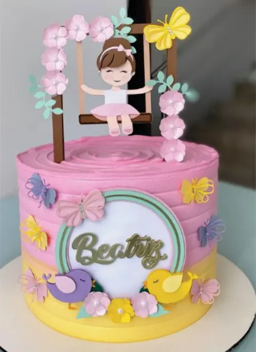 topo de bolo jardim encantado menina no balanço