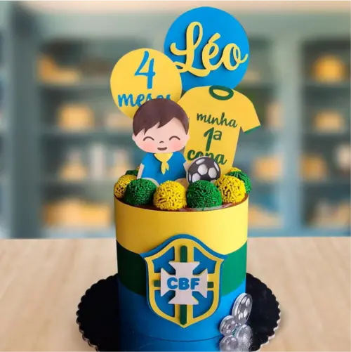 topo de bolo futebol brasil menino