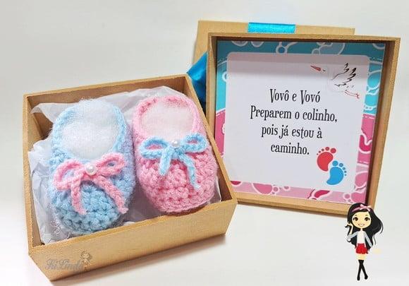 Caixa Presente Anúncio de Gravidez com Sapatinho de Crochê