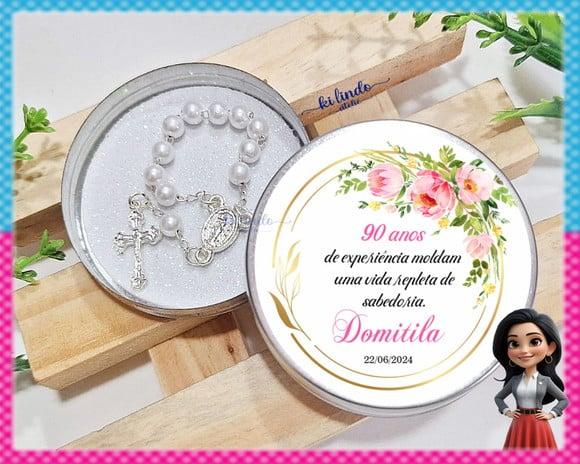 Lembrancinha de Aniversário de 90 Anos Mini Terço na Latinha