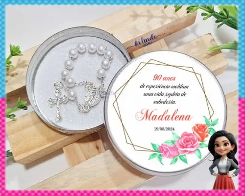 Lembrancinha de Aniversário de 90 Anos Mini Terço na Latinha