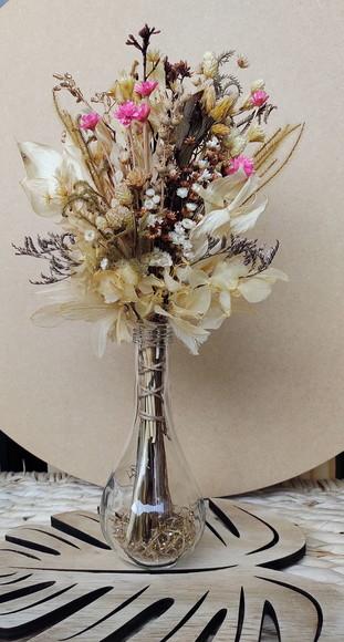 Arranjo com Flores Desidratadas na Garrafinha Modelo Lampada