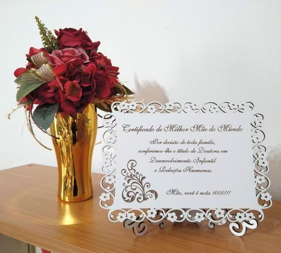 Arranjo com Rosas + Certificado da Melhor Mãe do Mundo