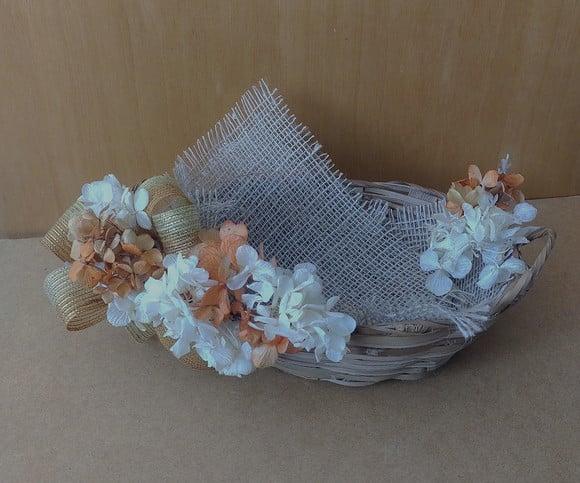 Cesta Oval Decorada com Hortensias em Tons de Laranja
