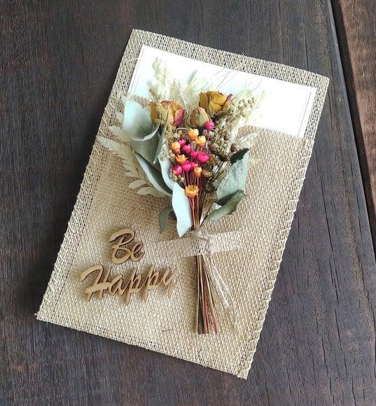Cartão com Buque Flores Desidratadas - Mini Rosas