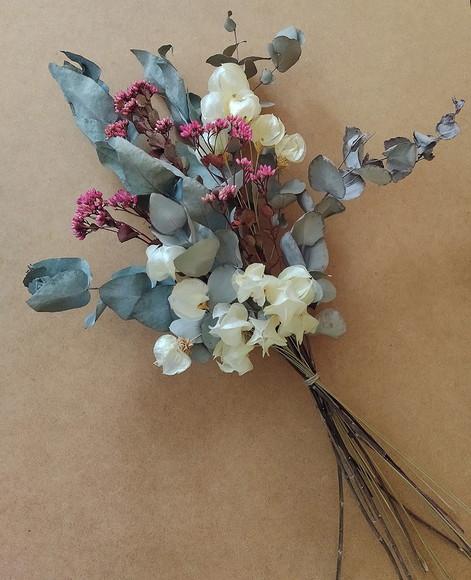 Buque com Flores Desidratadas - Eucalipto