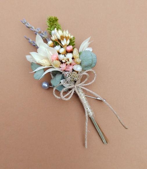 Lapela Floral com Toque Rosé