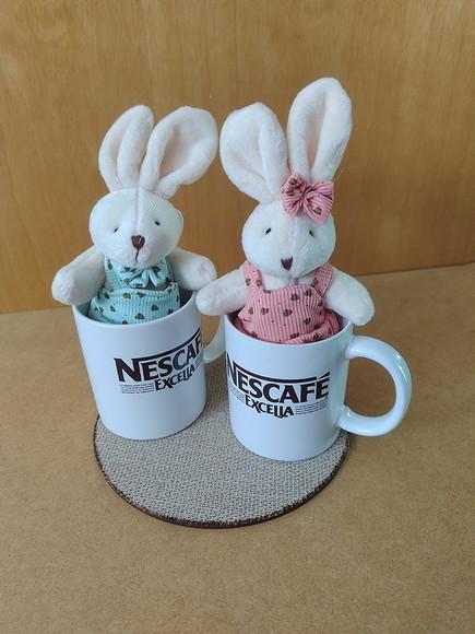Casal de Coelhinhos na Caneca (15cm)