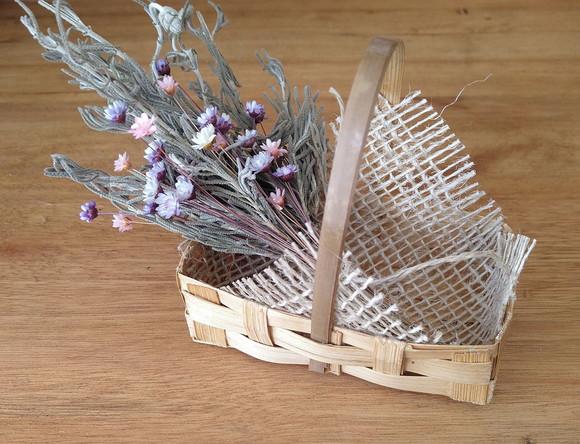 Mini Cesta com Buquezinho de flores