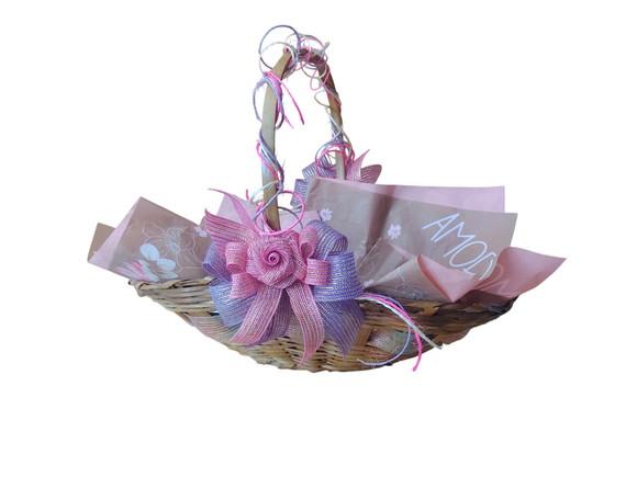 Cesta Decorada em Tons de Rosa com Lilás
