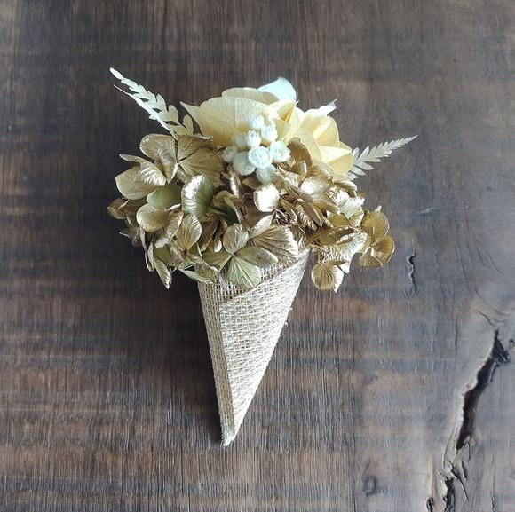 Cone com Flores Desidratadas com Íma de Geladeira