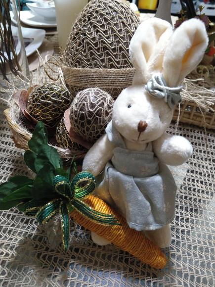 Coelhinha com Cenoura (20cm)
