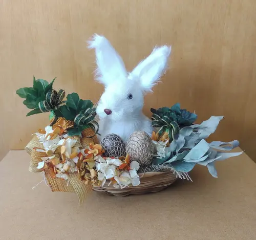 Cesta com Coelho, Ovos e Cenoura