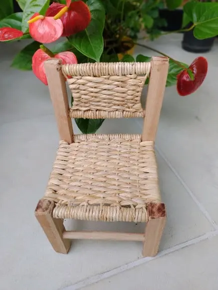 Cadeirinha de Palha (boneca)