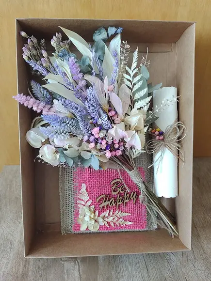 Mini Buque com Flores Desidratadas na Caixa