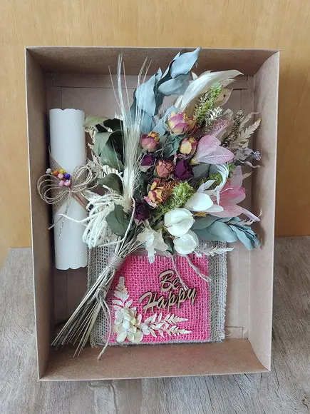 Mini Buque com Flores Desidratadas na Caixa