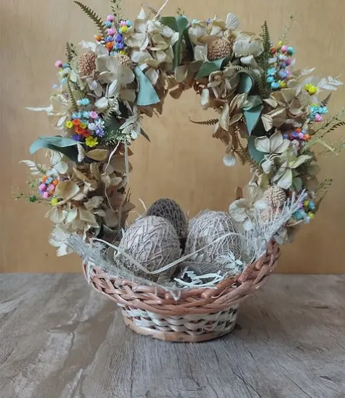 Cesta de Páscoa Decorada com Flores Desidratadas (5 Ovos)