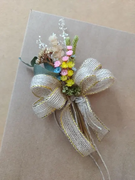 Kit c/ 20 Laço com Buquezinho de Flores Desidratadas